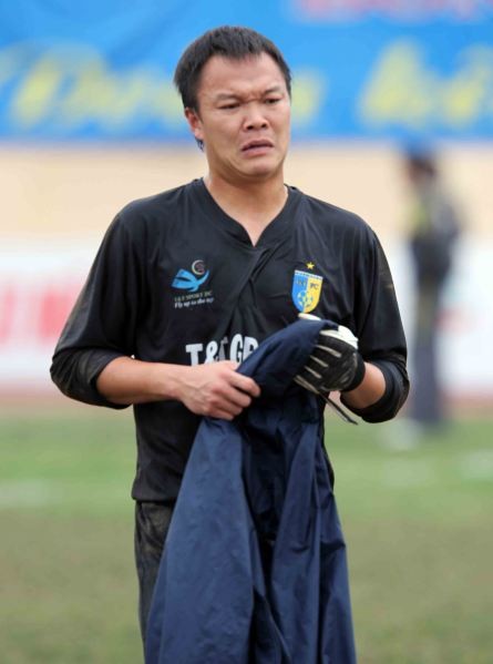 Trong màu áo CLB, sau khi kết thúc hợp đồng với Sông Nam Nghệ An năm 2007, Hồng Sơn chuyển tới thi đấu cho Hà Nội T&T. Anh đã đóng góp không nhỏ vào thành tích đưa CLB thủ đô lên chơi chuyên nghiệp vào mùa giải 2009.